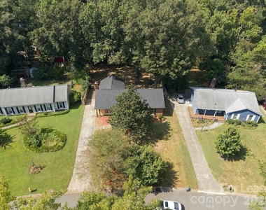 7724 Winterset Drive - Photo Thumbnail 4