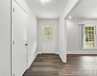 7724 Winterset Drive - Photo Thumbnail 9