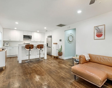 818 N Windomere Avenue - Photo Thumbnail 6