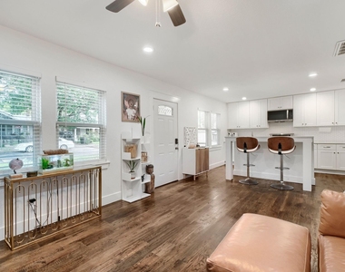 818 N Windomere Avenue - Photo Thumbnail 5