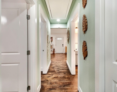 818 N Windomere Avenue - Photo Thumbnail 3