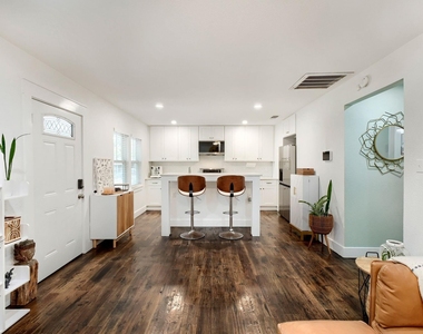 818 N Windomere Avenue - Photo Thumbnail 11
