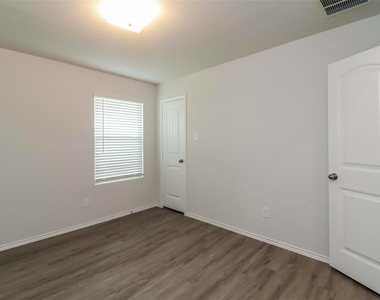 8312 Yaupon Holly Trail - Photo Thumbnail 12