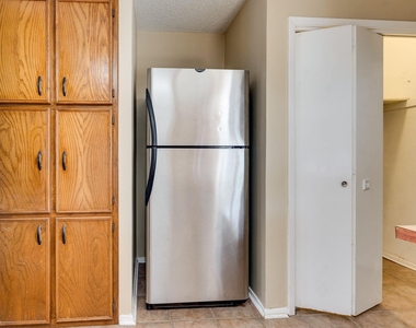 613 Hunters Glen Street - Photo Thumbnail 9