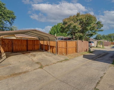 613 Hunters Glen Street - Photo Thumbnail 21
