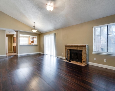 613 Hunters Glen Street - Photo Thumbnail 5