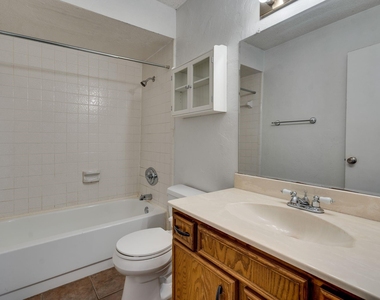 613 Hunters Glen Street - Photo Thumbnail 16