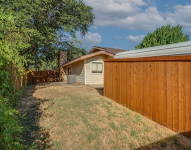 613 Hunters Glen Street - Photo Thumbnail 18