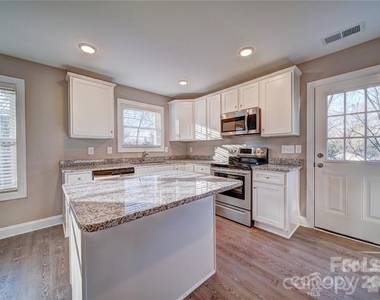 1414 Mason Street - Photo Thumbnail 4