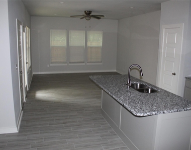 810 Dover - Photo Thumbnail 9