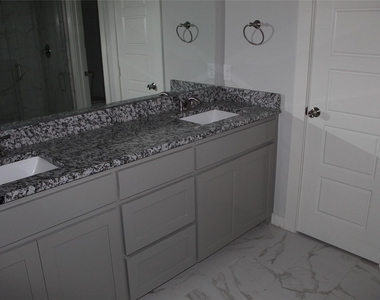 810 Dover - Photo Thumbnail 21