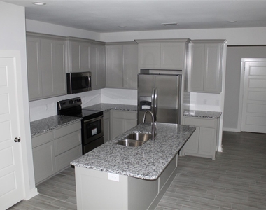 810 Dover - Photo Thumbnail 3