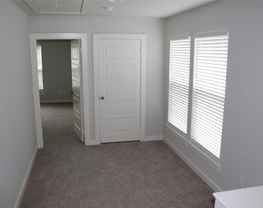 810 Dover - Photo Thumbnail 13