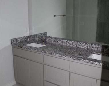 810 Dover - Photo Thumbnail 15