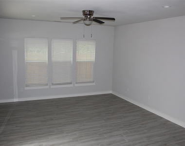 810 Dover - Photo Thumbnail 2