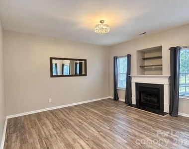 12222 Royal Castle Court - Photo Thumbnail 6