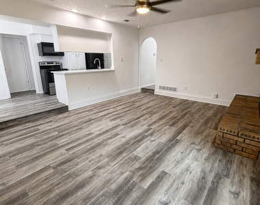 5309 Holly Trail - Photo Thumbnail 6