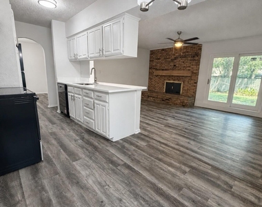 5309 Holly Trail - Photo Thumbnail 5
