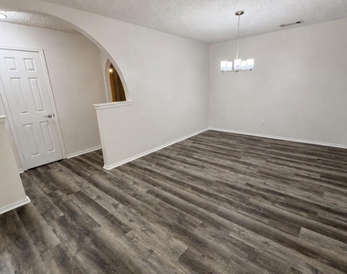 5309 Holly Trail - Photo Thumbnail 2