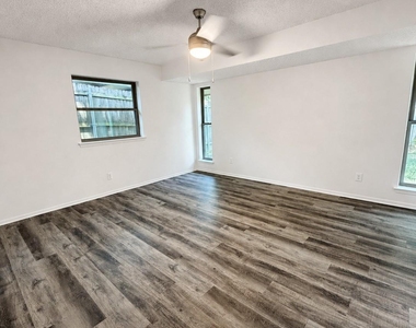 5309 Holly Trail - Photo Thumbnail 11