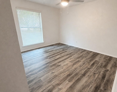 5309 Holly Trail - Photo Thumbnail 16