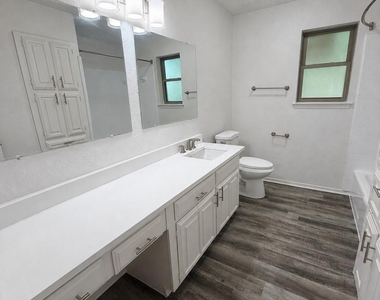 5309 Holly Trail - Photo Thumbnail 9