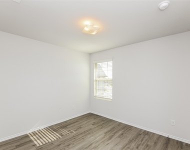 8305 Camellia Tree Court - Photo Thumbnail 11