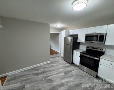 2112 Stewart Avenue N - Photo Thumbnail 4