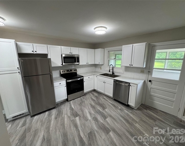 2112 Stewart Avenue N - Photo Thumbnail 3