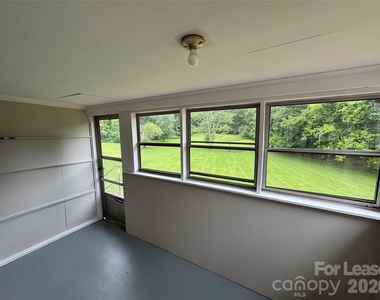2112 Stewart Avenue N - Photo Thumbnail 8