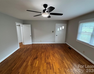 2112 Stewart Avenue N - Photo Thumbnail 2