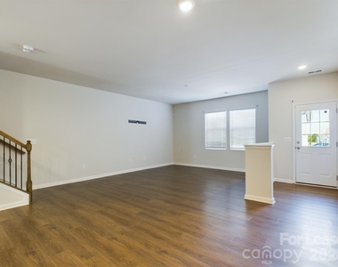 15611 Country House Street - Photo Thumbnail 8