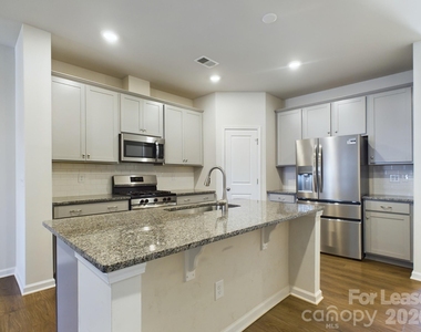 15611 Country House Street - Photo Thumbnail 4