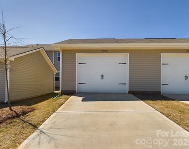 15611 Country House Street - Photo Thumbnail 29