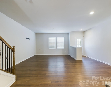 15611 Country House Street - Photo Thumbnail 7