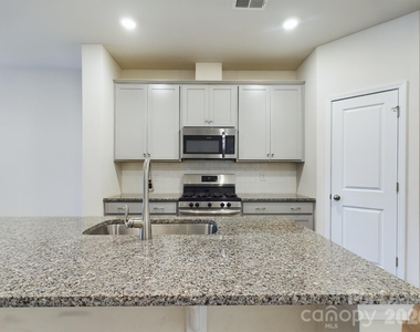 15611 Country House Street - Photo Thumbnail 3