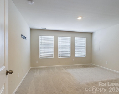 15611 Country House Street - Photo Thumbnail 16