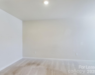 15611 Country House Street - Photo Thumbnail 9