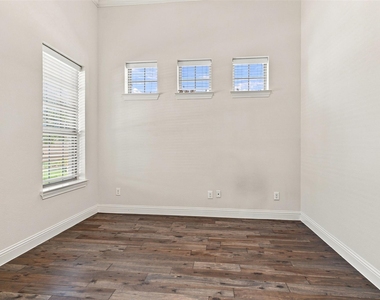 118 Lavender Lane - Photo Thumbnail 7
