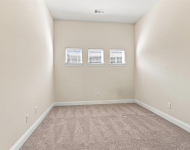 118 Lavender Lane - Photo Thumbnail 16