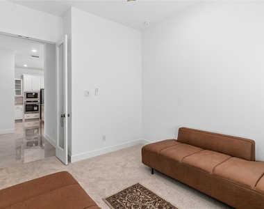 2216 Lakelet Drive - Photo Thumbnail 9