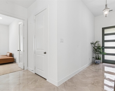 2216 Lakelet Drive - Photo Thumbnail 7