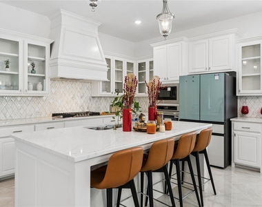 2216 Lakelet Drive - Photo Thumbnail 11