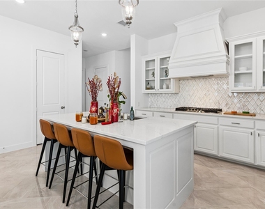 2216 Lakelet Drive - Photo Thumbnail 12