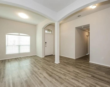 1906 Jasmine Drive - Photo Thumbnail 8