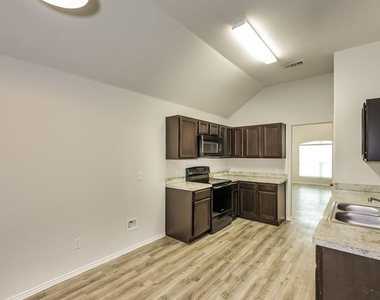 1906 Jasmine Drive - Photo Thumbnail 5