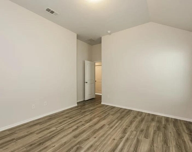 1906 Jasmine Drive - Photo Thumbnail 9