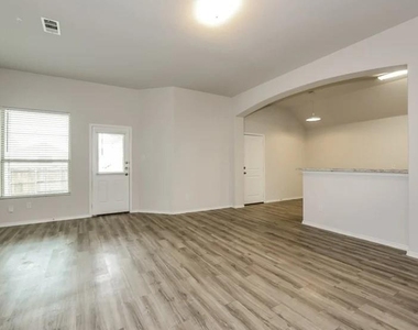 1906 Jasmine Drive - Photo Thumbnail 7