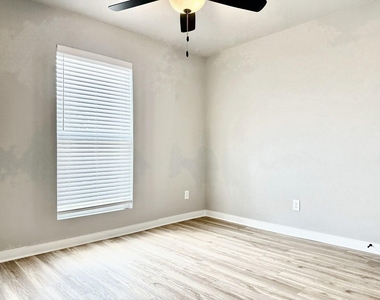 2384 Miller Street - Photo Thumbnail 12