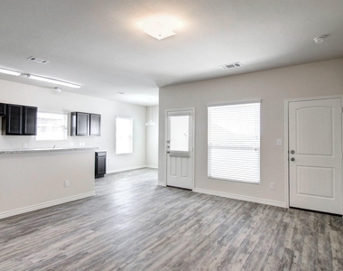 2035 Augusta Street - Photo Thumbnail 2
